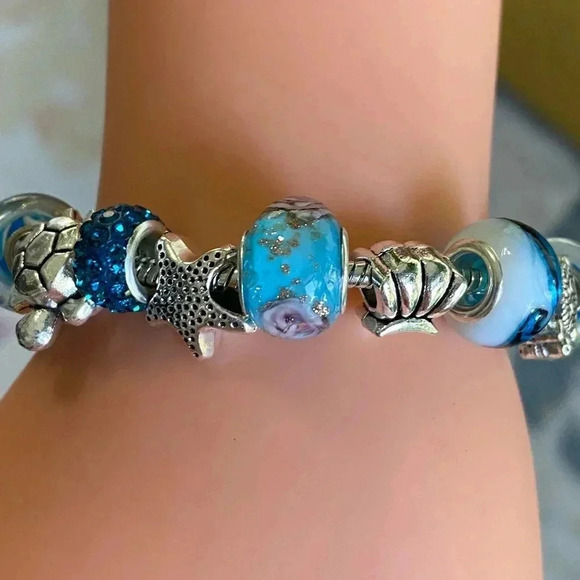 Pretty Blue & Silver Ocean Beach Rondel Bead Charm Bracelet New - Picture 5 of 6